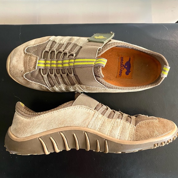 Like New Rocketdog Suede Slip-On Trail Sneaker Womens Size 8. Brown/yellow - Picture 5 of 9